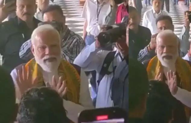 ନବଦମ୍ପତିଙ୍କୁ ପିଏମ୍‌ଙ୍କ ସରପ୍ରାଇଜ୍‌: ବିବାହ ଉତ୍ସବରେ ପହଞ୍ଚି ହାତ ଯୋଡ଼ି କ୍ଷମା ମାଗିଲେ ମୋଦୀ