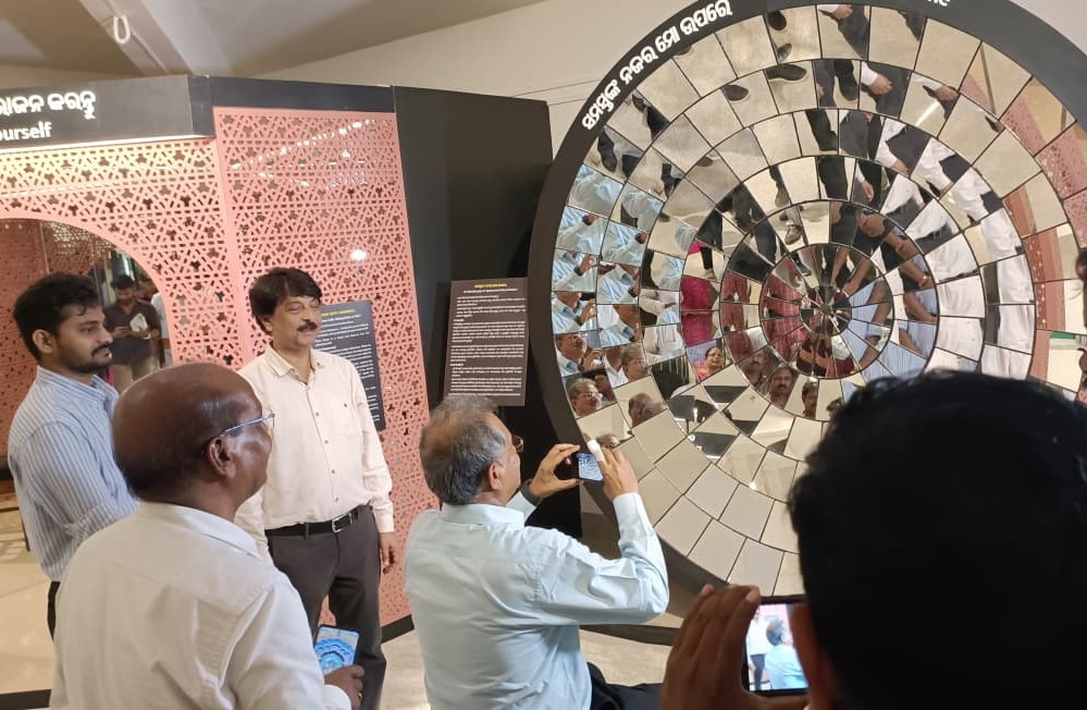 ଢେଙ୍କାନାଳ ବିଜ୍ଞାନ କେନ୍ଦ୍ରରେ ” ଦର୍ପଣ ଗ୍ୟାଲେରୀ” ଉଦ୍‌ଘାଟିତ